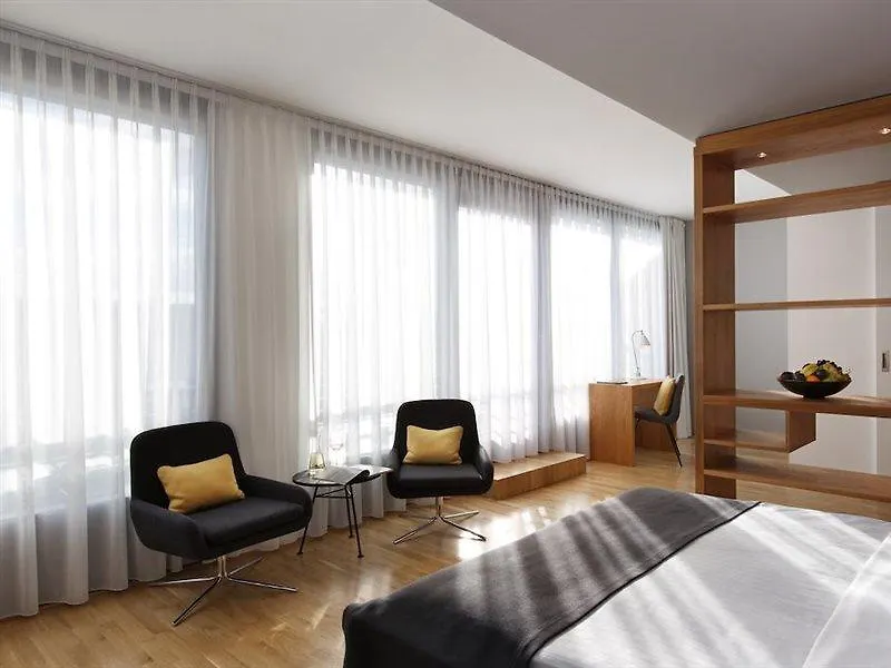 ***  June Six Hotel Berlin City West 독일