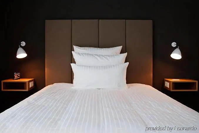 June Six Hotel Berlin City West Germany