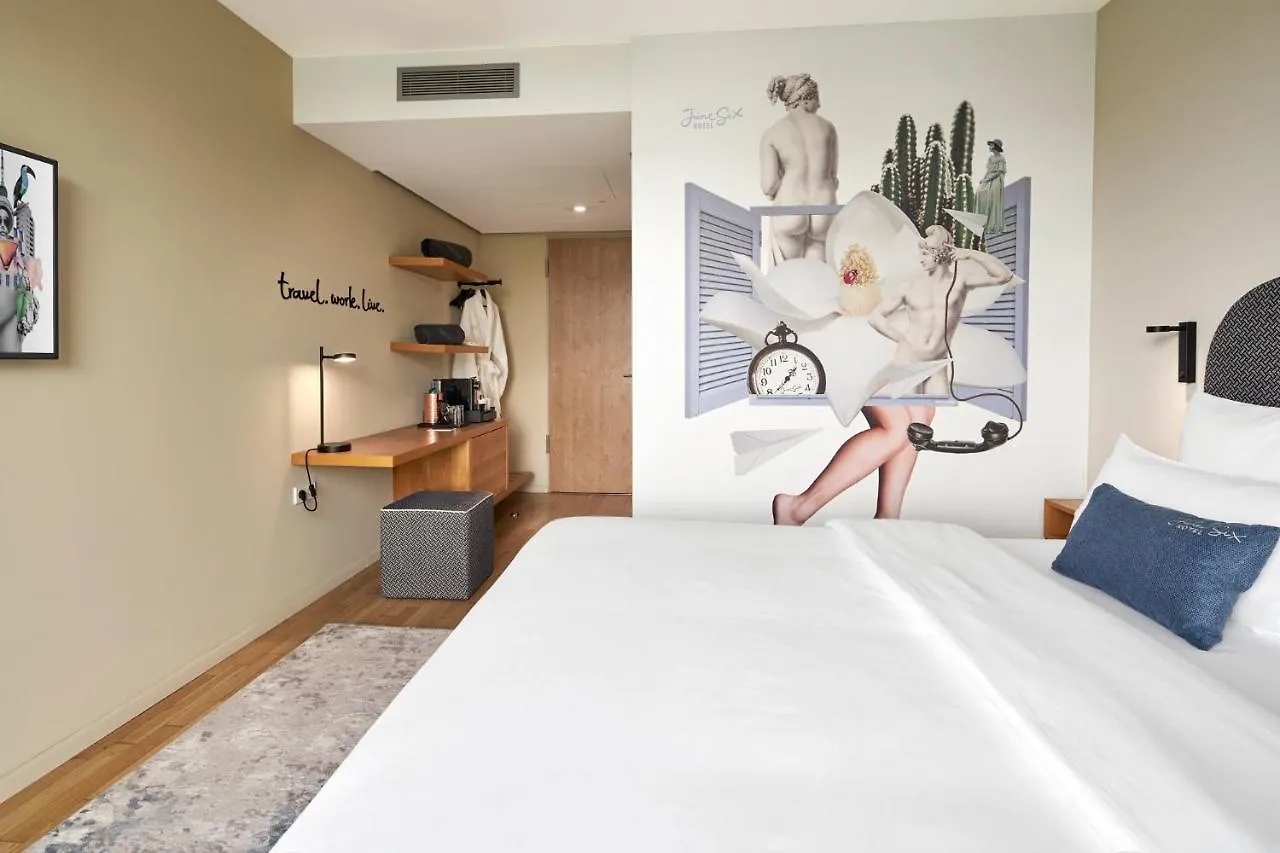 ***  June Six Hotel Berlin City West Almanya