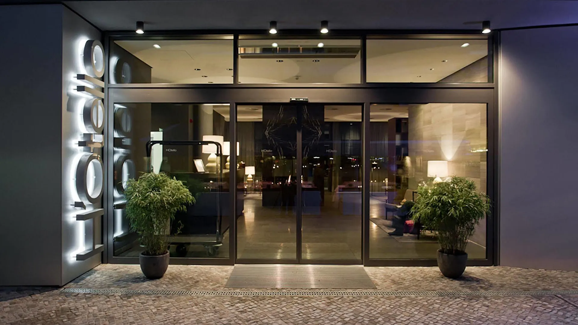June Six Hotel Berlin City West 3*,